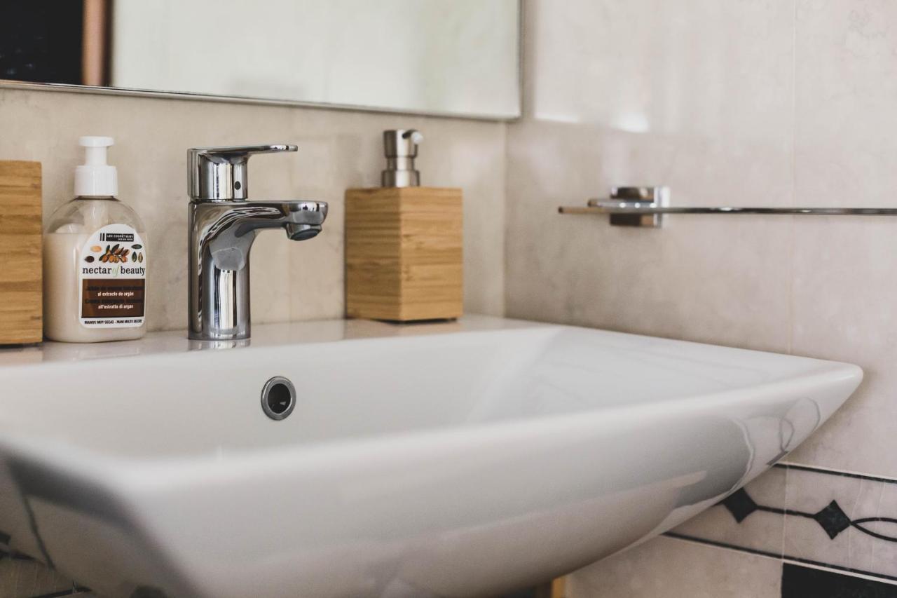 Via Nonantola- Twobedrooms Apartment Rome Bagian luar foto